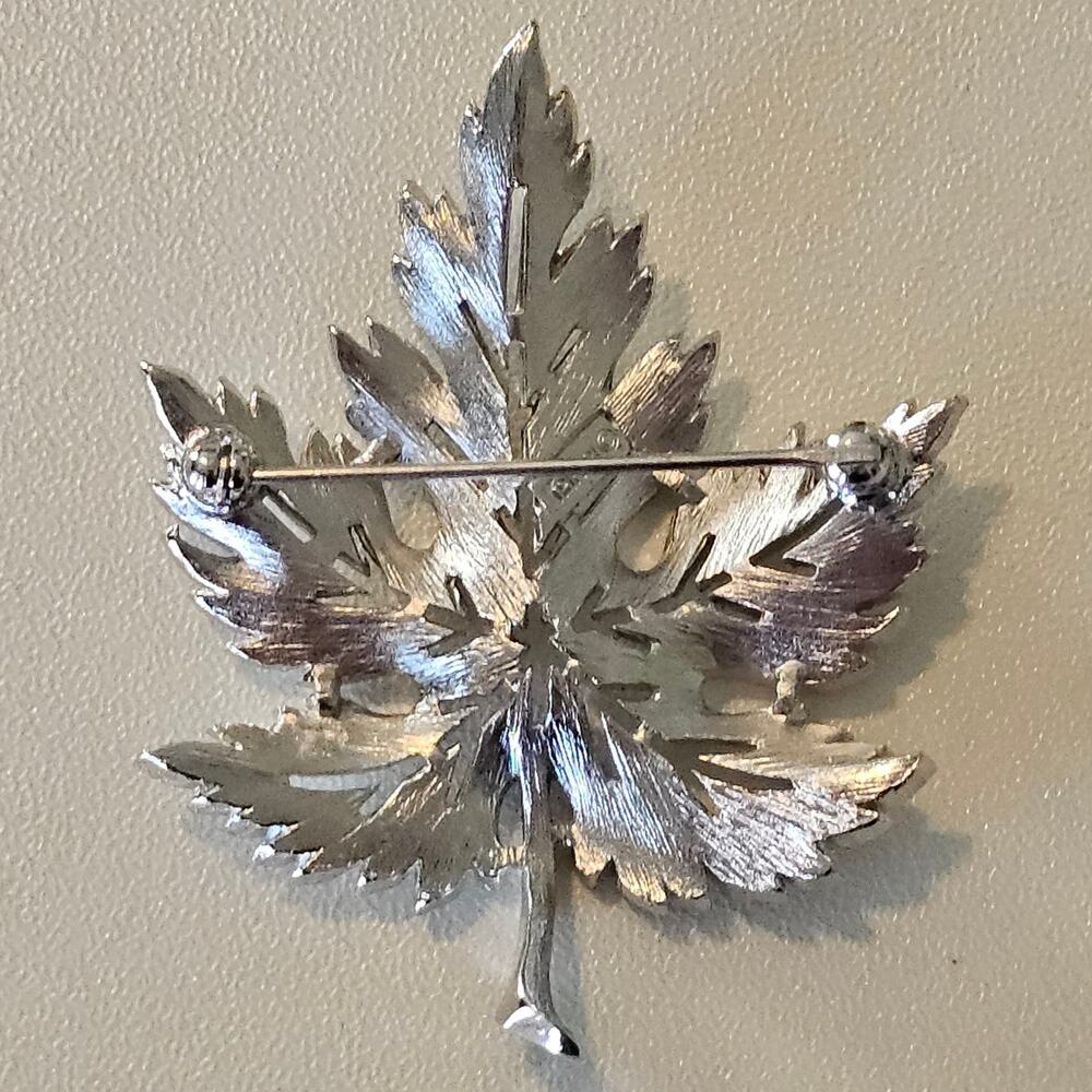 Vintage Crown Trifari Silver Maple Leaf Brooch - Picture 2 of 5